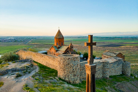 Eriwan: Besuche Khor Virap, Noravank, TatevEriwan: Klöster, Teufelsbrücke und Seilbahntour