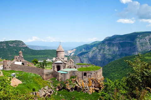 Da Yerevan: Tour di un giorno a Khor Virap, Noravank e TatevYerevan: Monasteri, Ponte del Diavolo e tour della funivia