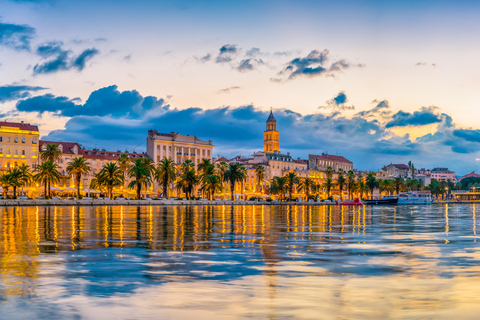 Split : 1,5 heure de croisière sur la Riviera avec une boisson gratuiteSplit Riviera : Croisière en bateau et baignade d&#039;une heure et demie