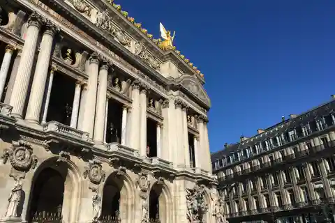 Paris: Guided Outdoor Walking Escape Game