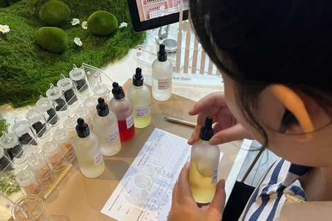 Ho Chi Minh City: Perfume and Floral Gift Box Workshop Only Perfume