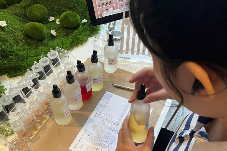 Ho Chi Minh City: Perfume and Floral Gift Box Workshop Only Perfume