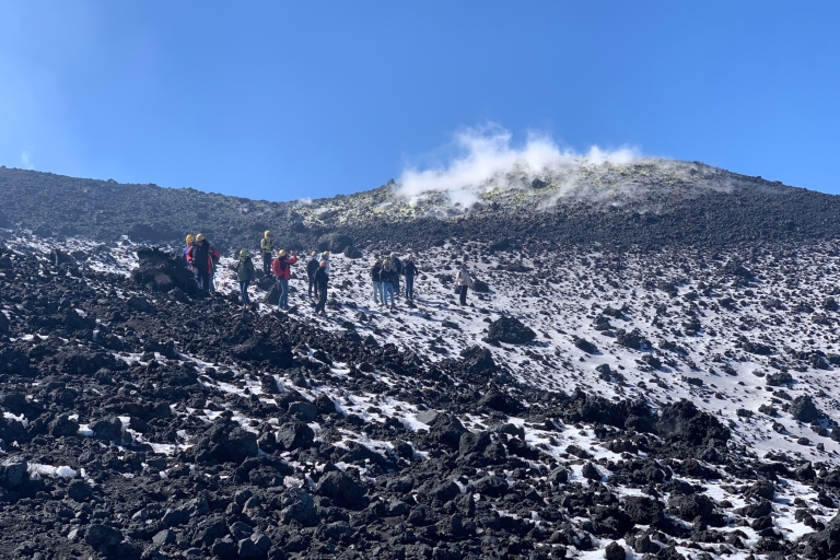 Mt. Etna: wandeling naar de top vanaf 2900 meter en terug per 4x4Mount Etna: wandeling naar de top vanaf 2900 meter