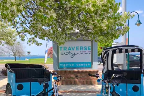 Traverse City: Hi-5 Rickshaw Tour