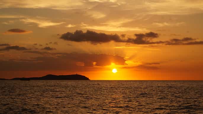Amazing 3-Hour Sunset Boat Cruise!