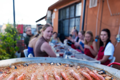 Autentyczna paella i sangria klasy premium na designerskim dachuAutentyczna paella i sangria w oszałamiającym lofcie na dachu