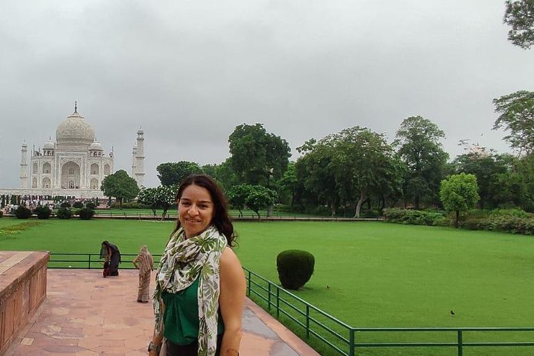 From Delhi: Same Day Round-Trip Tour By Car To Taj Mahal Tour with Car, Driver & Live Tour Guide