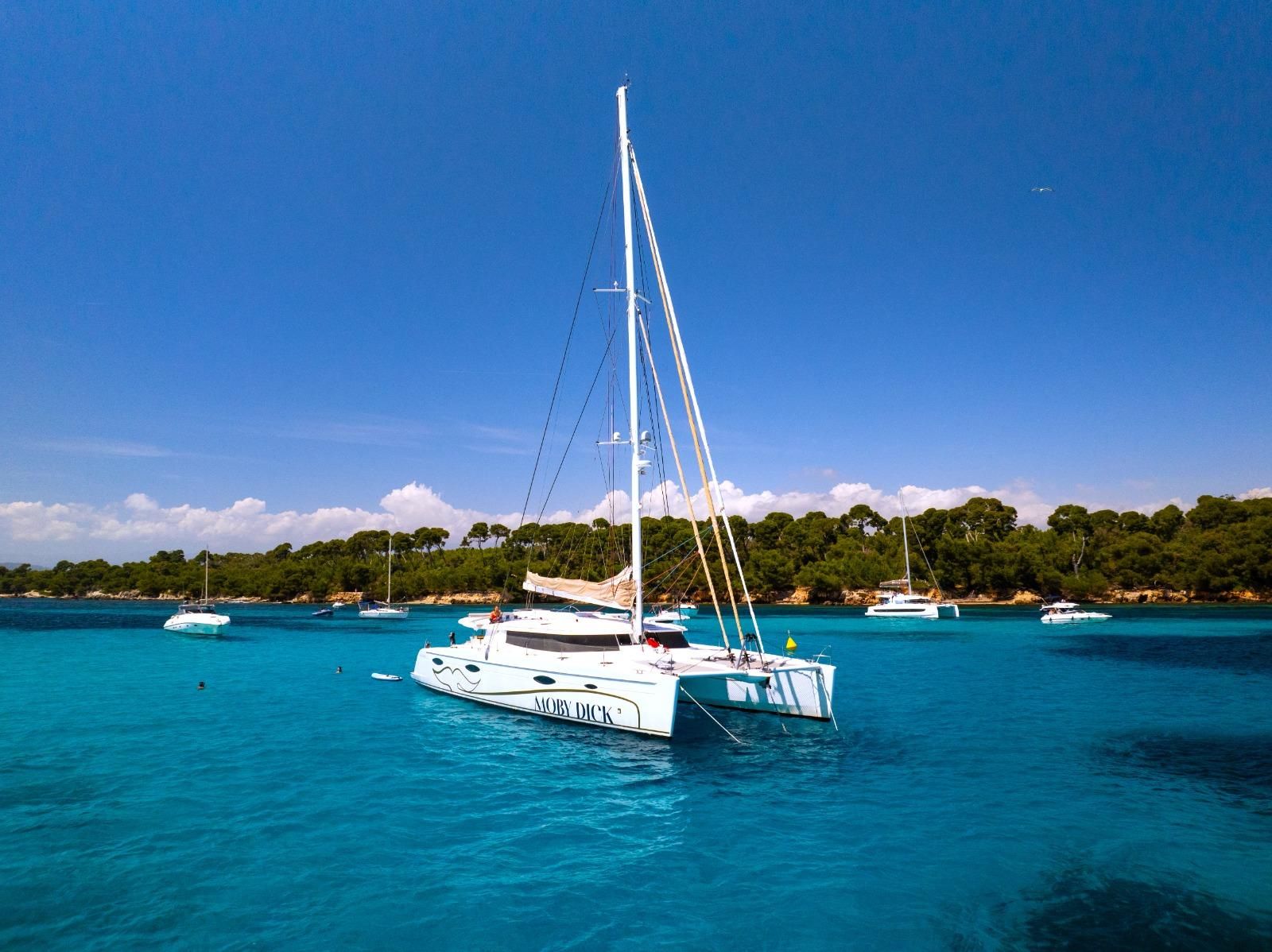 Private Kreuzfahrt – Ganztägige All-Inclusive-Katamaranfahrt in Sainte-Maxime
