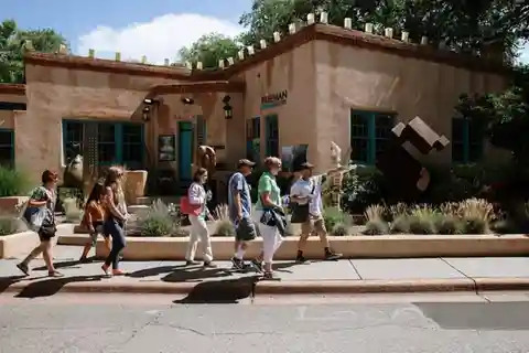 Santa Fe: Architectural Walking Tour & Wine Tasting