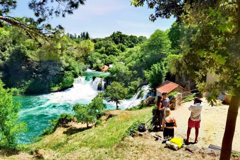 Ab Split & Trogir: Krka Wasserfälle Tagestour mit Bootsfahrt