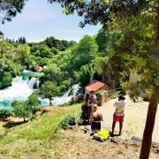 Da Spalato e Trogir: tour di un giorno alle cascate di Krka con giro in barca
