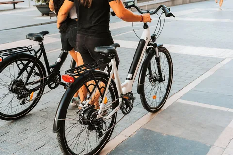 Malaga: Electric Bike Rental