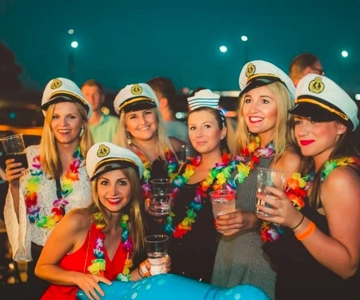 Cracovia: Fiesta en barco con bebidas ilimitadas