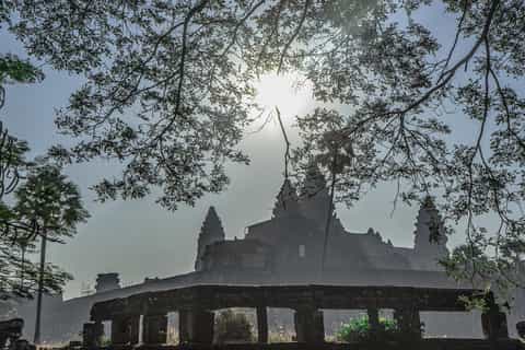 Siem Reap: Full-Day Tour on Vespa of Angkor Park with Lunch