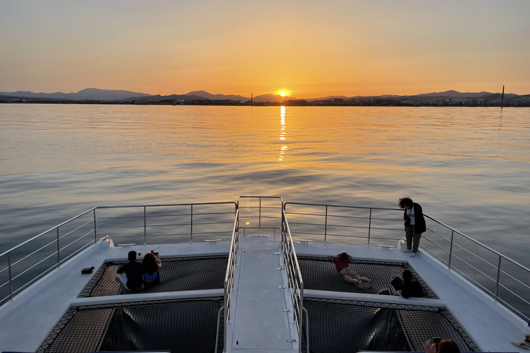 Málaga: Sunset Catamaran Trip Málaga: Sunset Catamaran Cruise Fly Blue Quattro