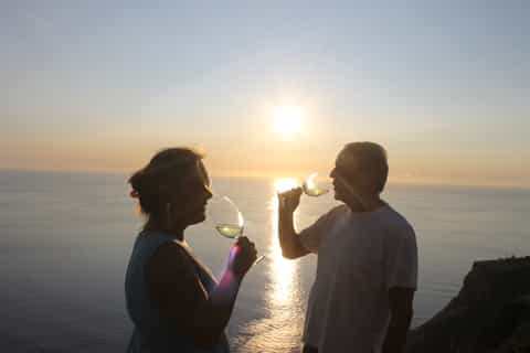 Funchal: Viagem Privada de Sunset Swing com Vinho e Frutas