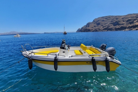 Santorini: 17-metrowa wypożyczalnia łodzi z lodem i przekąskamiWypożyczenie łodzi na cały dzień z portu Vlychada