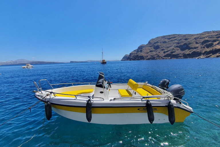 Santorini: bootverhuur van 5 meter met ijs en snacksBootverhuur voor een hele dag vanuit de haven van Vlychada