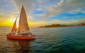 Cabo San Lucas: Sunset Cruise with Wine and Jazz