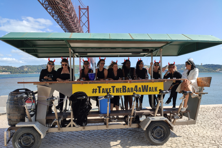 Lisboa: Beer Bike Tour com sangria e cervejaLisboa: Excursão de Bicicleta de 1 Hora com Sangria