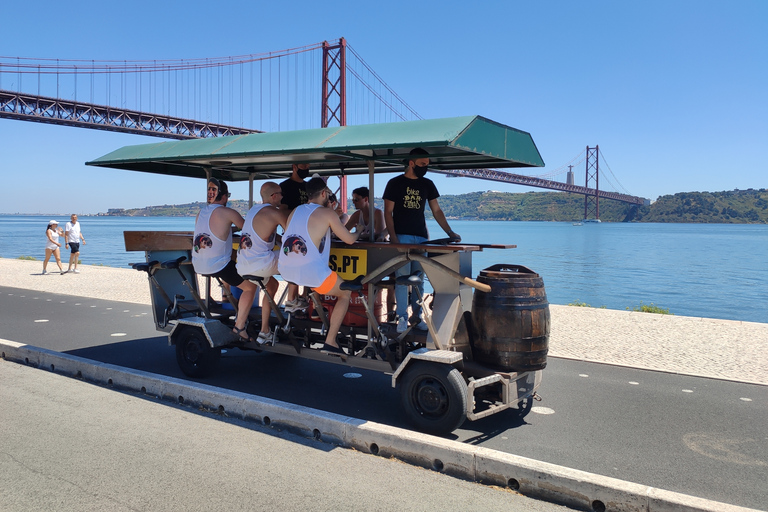 Lisboa: Beer Bike Tour com sangria e cervejaLisboa: Excursão de Bicicleta de 1 Hora com Sangria