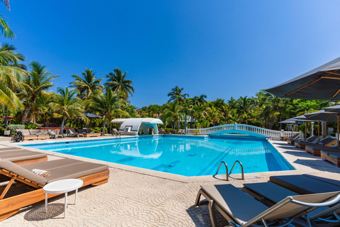 Cartagena : excursion d'une journée sur l'île de Cocoliso dans les îles RosarioVisite de l'île de Cocoliso avec déjeuner et boissons non alcoolisées