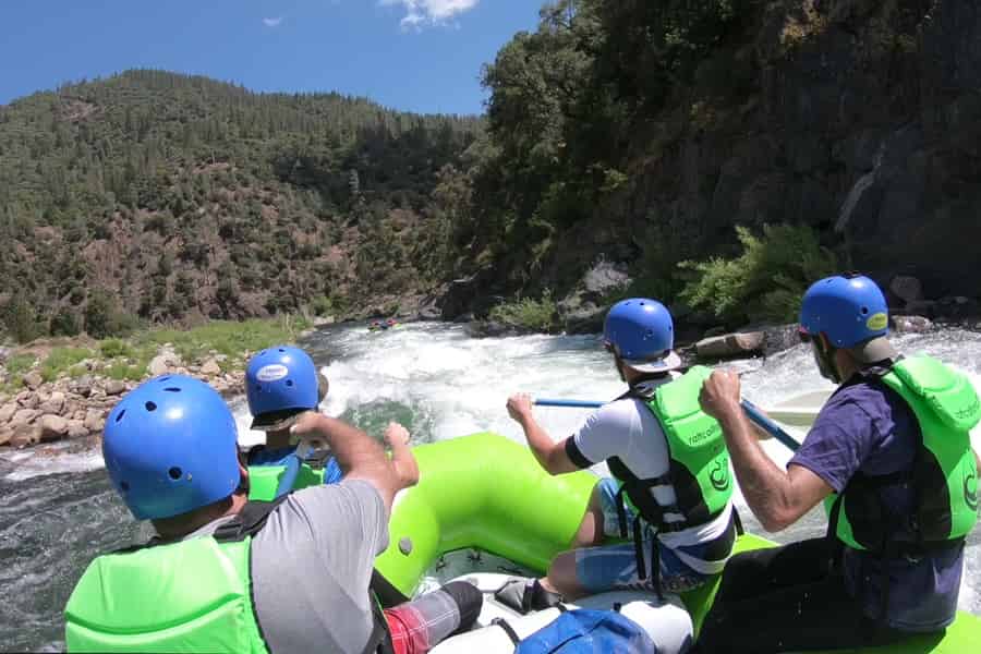 Auburn: Wildwasser-Rafting auf dem Middle Fork American River. Foto: GetYourGuide
