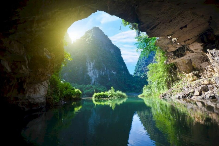 Ninh Binh: Tam Coc - Hoa Lu & Mua Höhle Ganztägige EntdeckungHanoi: Tam Coc - Hoa Lu & Mua Höhle Ganztägige Entdeckung