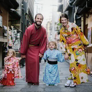 Kyoto: Private Photoshoot with a Professional Photographer