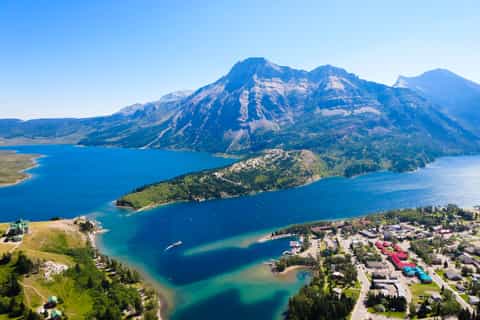 From Calgary: 1-Day Waterton Lakes National Park Tour