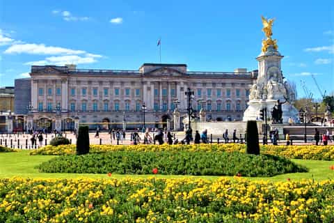 Garden at Buckingham Palace with Royal London Tour & Picnic