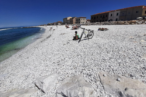 Pisa: Självstyrd guidad tur till havet med E-Bike