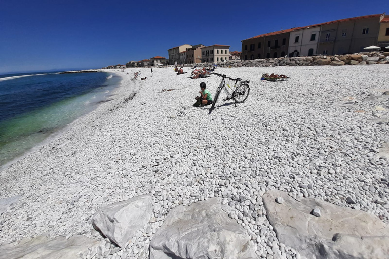 Pisa: Tour autoguiado al mar en E-Bike