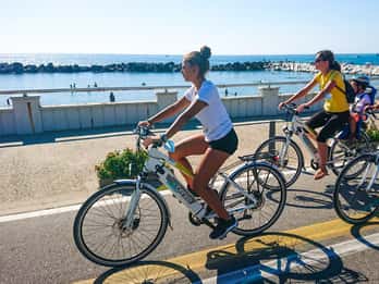 Pisa: Selbstgeführte Tour zum Meer mit dem E-Bike