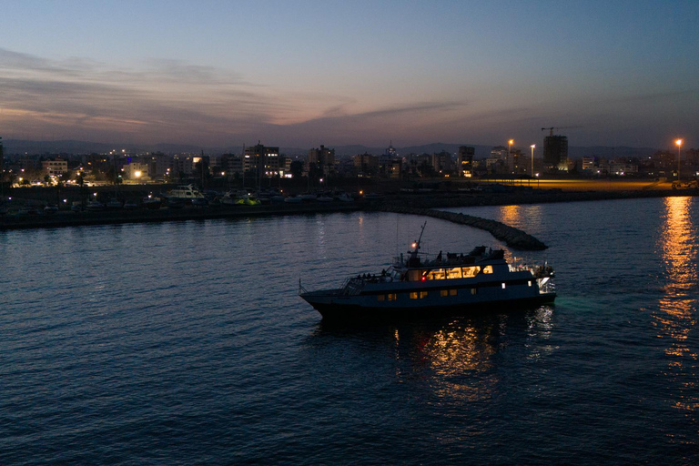 Lárnaca: crucero con fiesta al atardecerLarnaca: Crucero con fiesta al atardecer