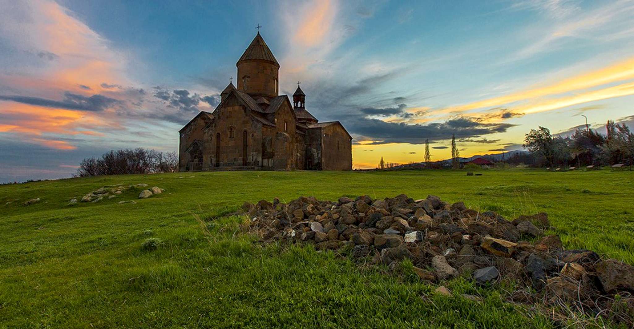 Armenia, Amberd, Alphabet Alley and Saghmosavank Day Trip - Housity