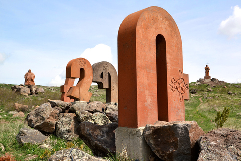 Armenia: excursión de un día a Amberd, Alphabet Alley y SaghmosavankArmenia: excursión de un día a Amberd, el lago Kari y Saghmosavank