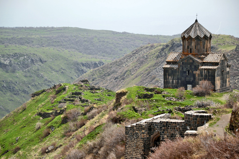 Arménie: excursion d'une journée à Amberd, Alphabet Alley et SaghmosavankArménie: excursion d'une journée à Amberd, au lac Kari et à Saghmosavank