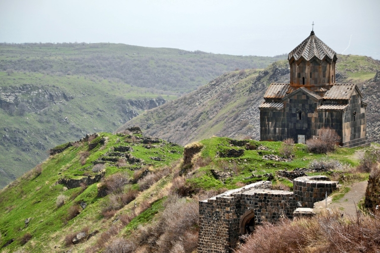 Arménie: excursion d'une journée à Amberd, Alphabet Alley et SaghmosavankArménie: excursion d'une journée à Amberd, au lac Kari et à Saghmosavank
