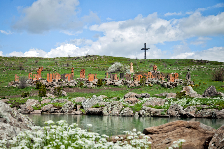 Armenia: excursión de un día a Amberd, Alphabet Alley y SaghmosavankArmenia: excursión de un día a Amberd, el lago Kari y Saghmosavank