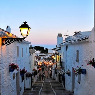 From Costa del Sol: Mijas, Marbella and Puerto Banús Tour
