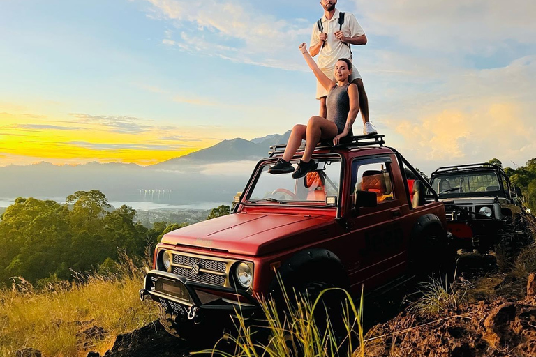 Ubud : Excursion en jeep au lever du soleil sur le Mont Batur et visite d&#039;une source d&#039;eau chaude naturelleExcursion en Jeep au lever du soleil avec transfert