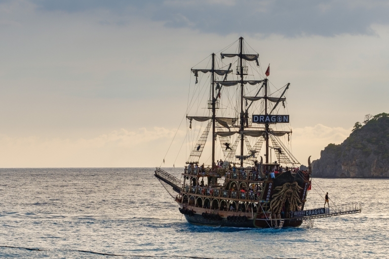 Ölüdeniz: crucero en barco pirata con paradas para nadar y almuerzo