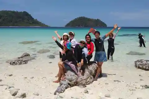 Junte-se à lancha + participe do mergulho com snorkel na zona externa de Koh Lipe