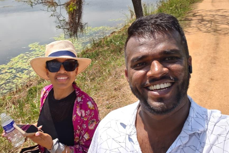 Sigiriya: Transfer to Colombo with Free Wood & Herbal Stops