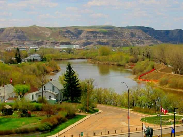 From Calgary: Guided Day Tour to Drumheller