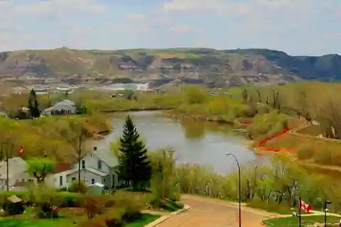 Drumheller: Bad Land & Dinosaur Museum Tour from Calgary