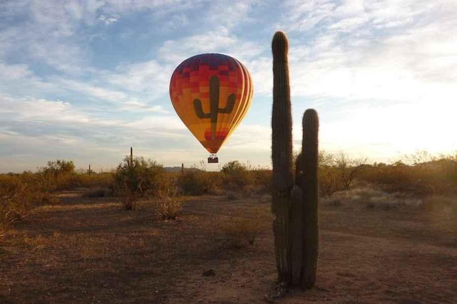 Tucson: Heißluftballonfahrt mit Champagner und Frühstück. Foto: GetYourGuide