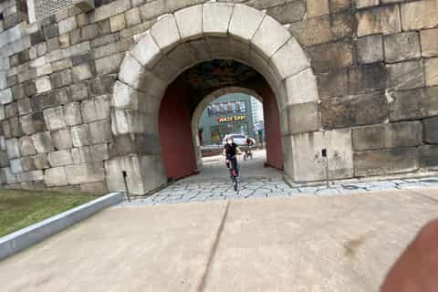 Seoul: Evening E-bike Guided Tour