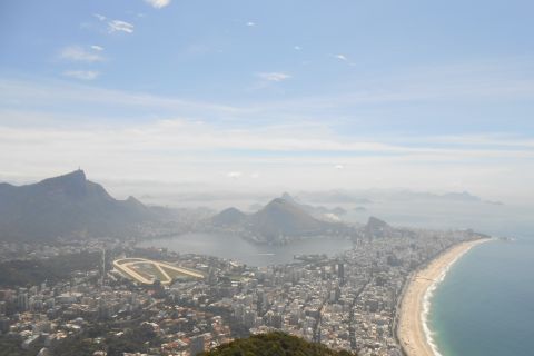 Rio de Janeiro: Dois Irmaos Hike & Favela Tour